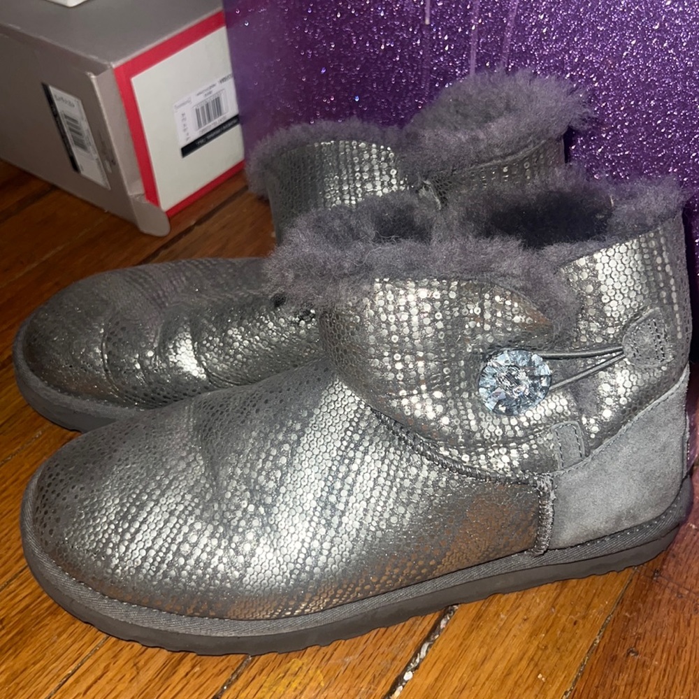 Silver & Grey Low Cut Uggs
